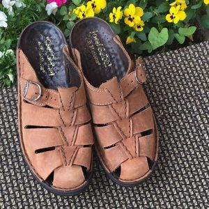 Very cute slip on sandals-like new